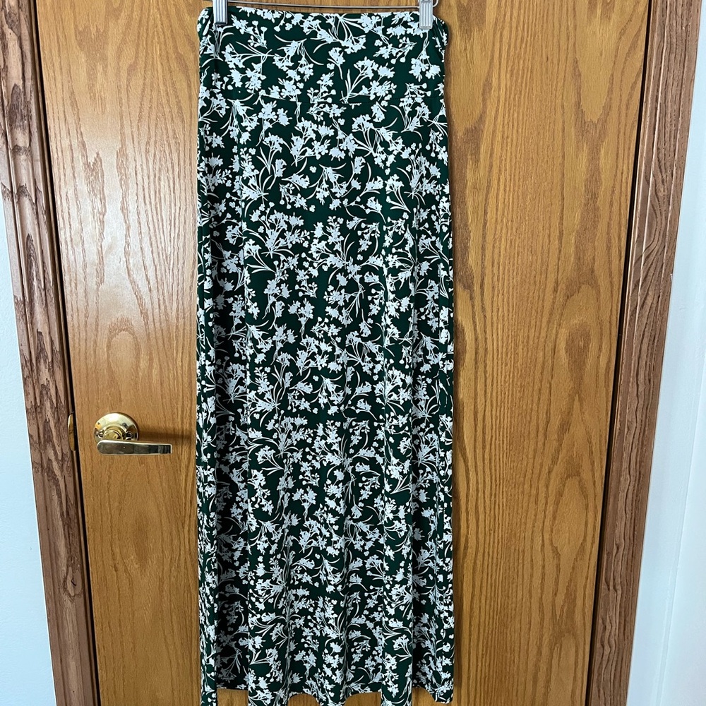 Gilli Green and Cream Floral Maxi Skirt